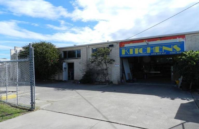 Click to view all images 9 STAUNTON STREET Lakes Entrance VIC 3909 - Image 1