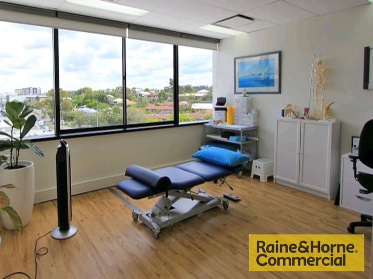 Click to view all images 2/1 Swann Road Taringa QLD 4068 - Image 2