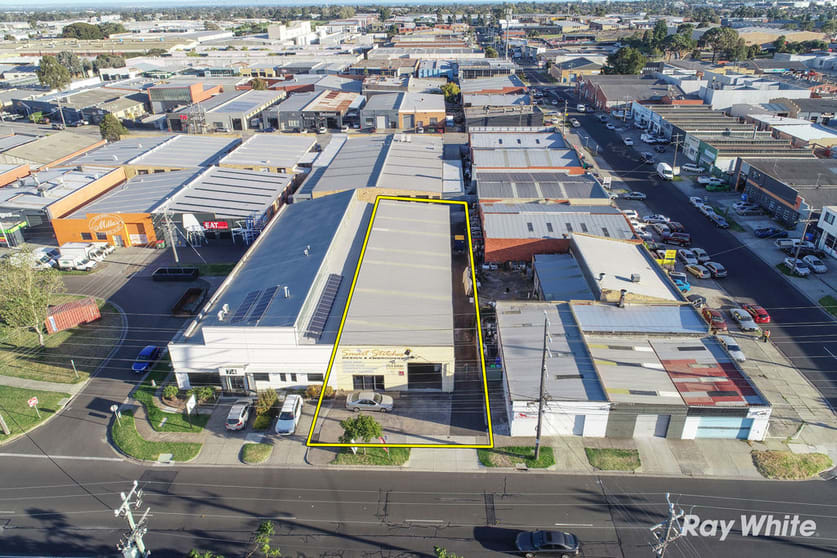 Click to view all images 2/72 Cochranes Road Moorabbin VIC 3189 - Image 1