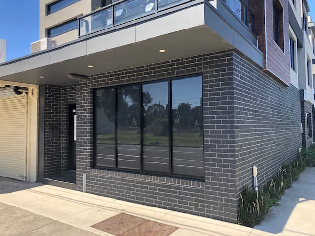 Click to view all images 23 Johnson Street Reservoir VIC 3073 - Image 2