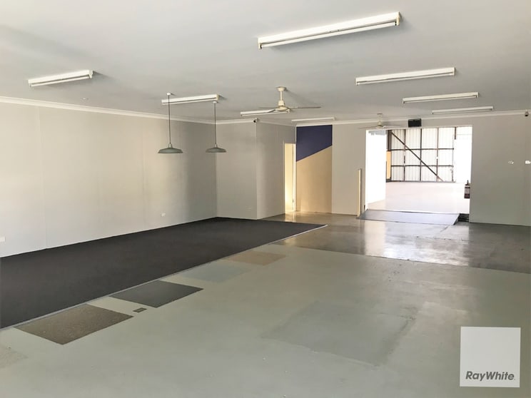 Click to view all images 186 Anzac Avenue Kippa-ring QLD 4021 - Image 2