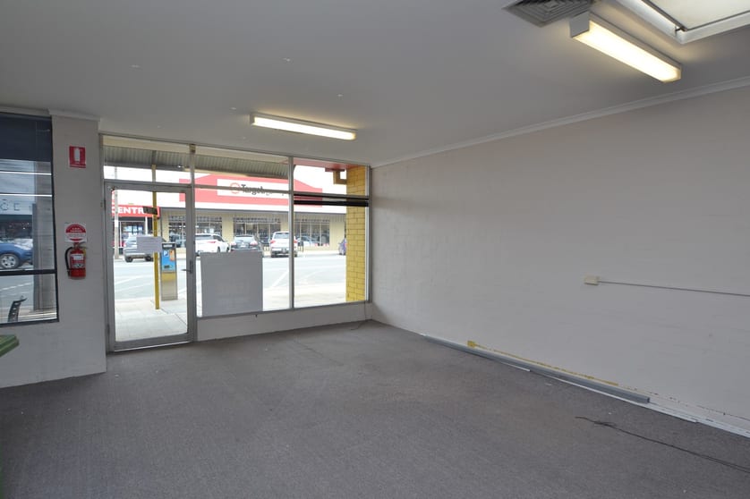 Click to view all images 208 Pakenham Street Echuca VIC 3564 - Image 3