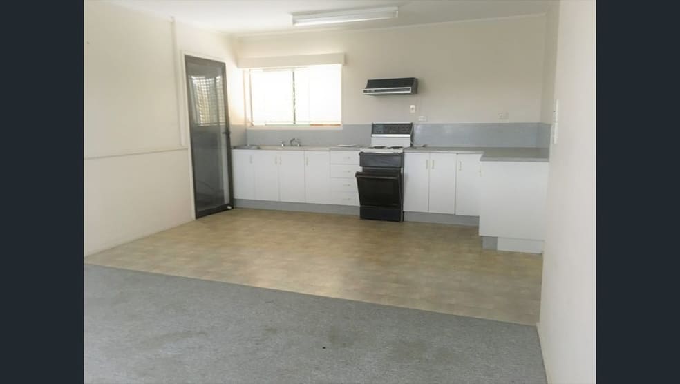 Click to view all images Upstairs/1 Forest Avenue Kirwan QLD 4817 - Image 3