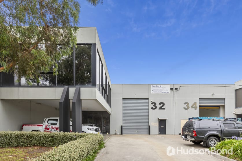 Click to view all images 32 Hamilton Street Oakleigh VIC 3166 - Image 3