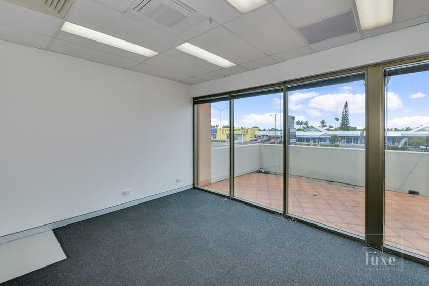 Click to view all images 5/7 Nicklin Way Minyama QLD 4575 - Image 2