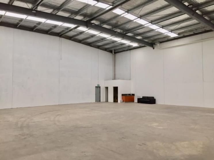 Click to view all images 7/3-4 Desire Place Hoppers Crossing VIC 3029 - Image 3