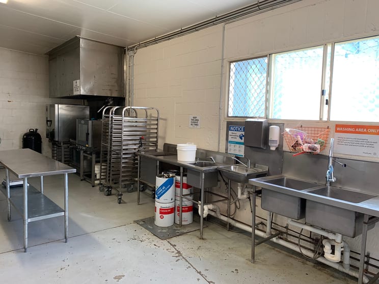 Click to view all images 2/29 Lemana Lane Burleigh Heads QLD 4220 - Image 3