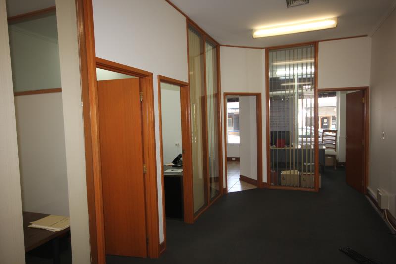 Click to view all images 81 Canterbury Road Canterbury VIC 3126 - Image 2