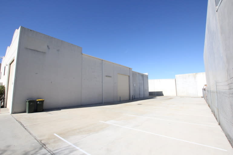 Click to view all images 18 Boulder Road Malaga WA 6090 - Image 2