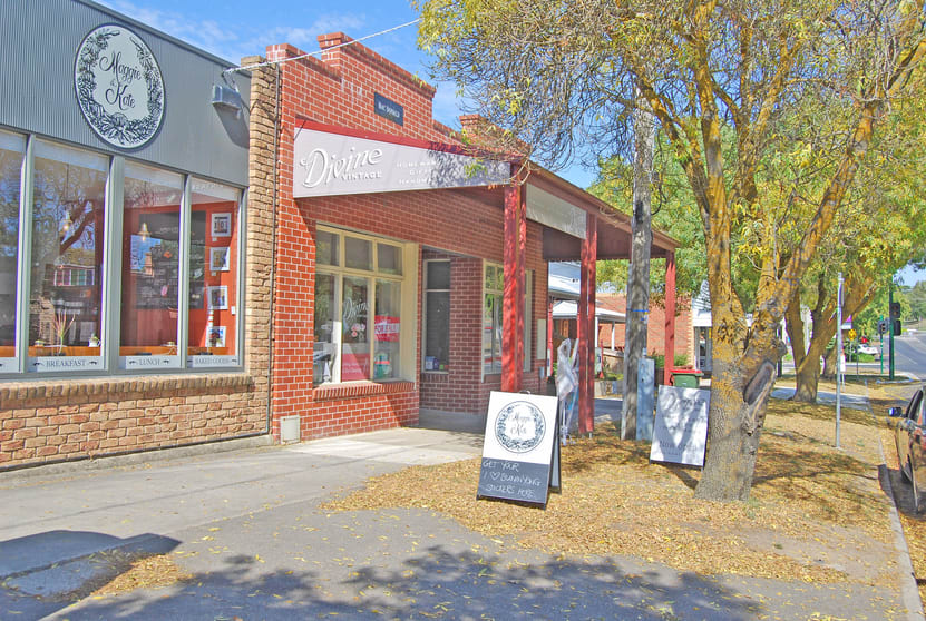 Click to view all images 1/405 Warrenheip Street Buninyong VIC 3357 - Image 3