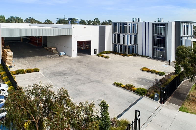 Click to view all images 15 Equator Road Thomastown VIC 3074 - Image 2
