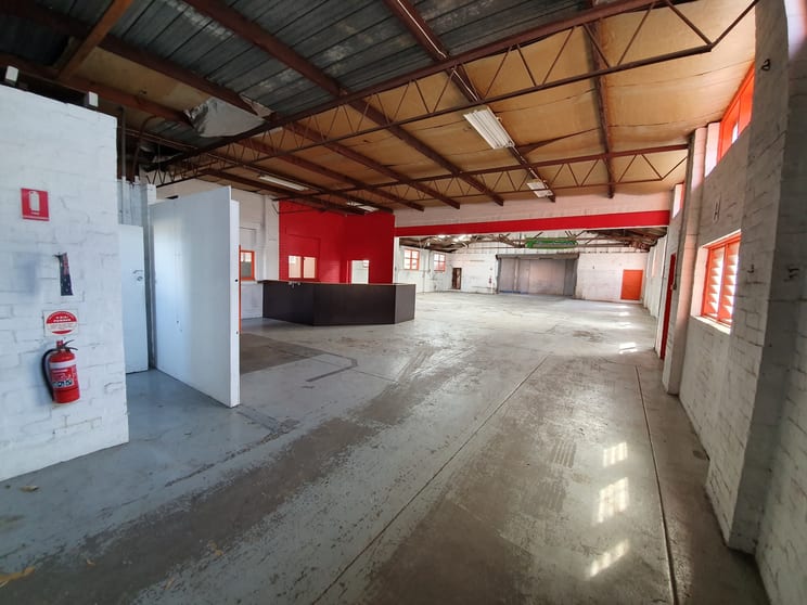 Click to view all images 321 BAY ROAD Cheltenham VIC 3192 - Image 2