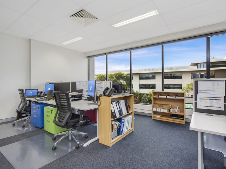 Click to view all images Under Offer - 3.09/33 Lexington Drive Bella Vista NSW 2153 - Image 3