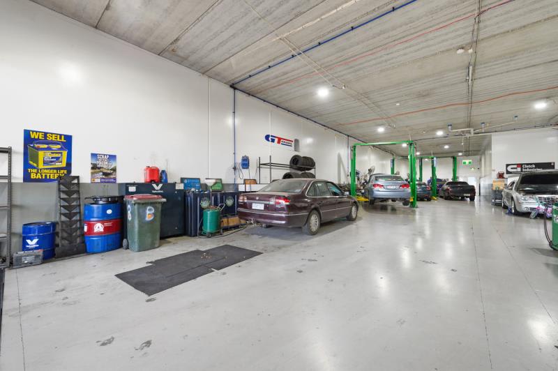 Click to view all images Unit 3/545 McDonalds Road South Morang VIC 3752 - Image 3