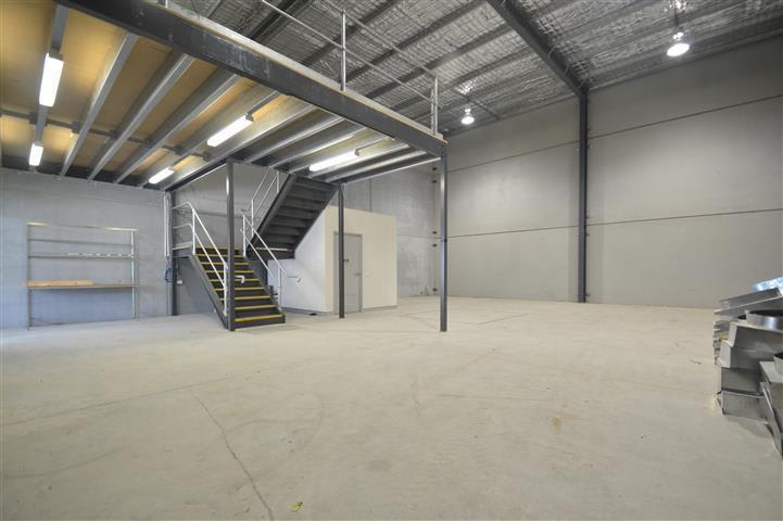 Click to view all images (Unit 2)/11 Templar Place Bennetts Green NSW 2290 - Image 2