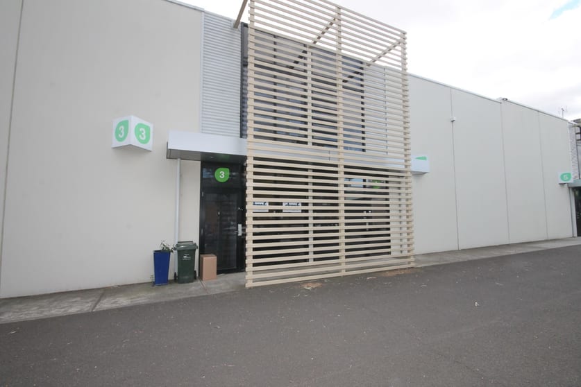 Click to view all images 3/3 Matisi Street Thornbury VIC 3071 - Image 2