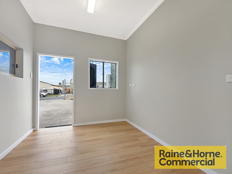 Click to view all images 24 Cameron Street Clontarf QLD 4019 - Image 3