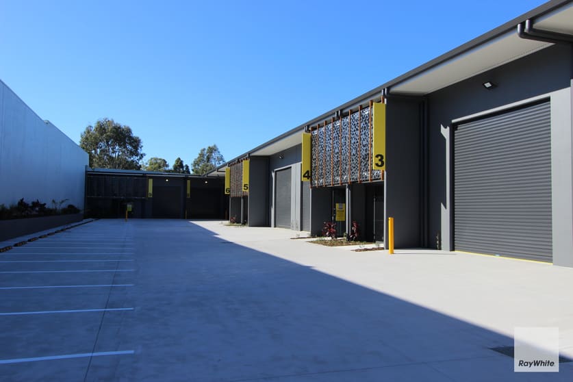 Click to view all images 6/6-8 Geo Hawkins Crescent 'Stellar' Bells Creek QLD 4551 - Image 1
