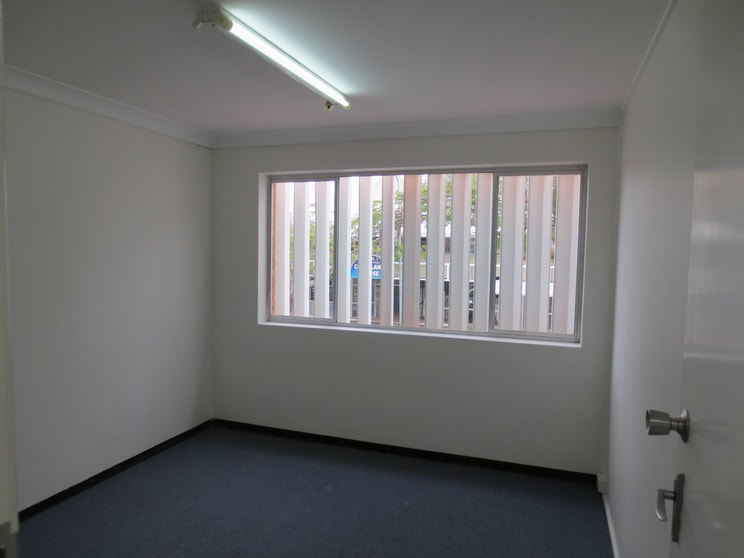 Click to view all images 3/112-116 Bloomfield Street Cleveland QLD 4163 - Image 3