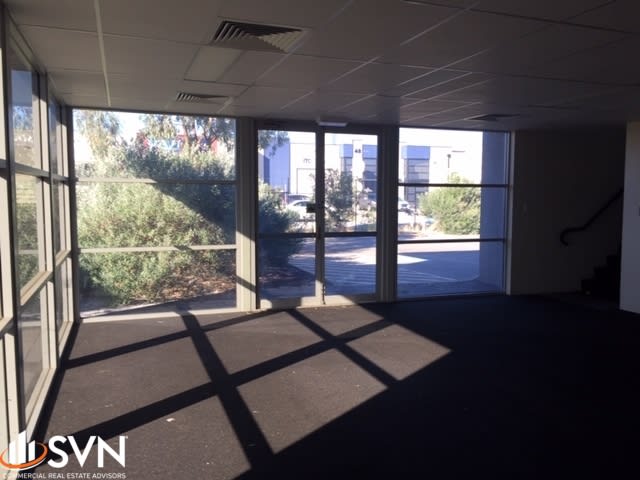 Click to view all images 33 Mordaunt Circuit Canning Vale WA 6155 - Image 2