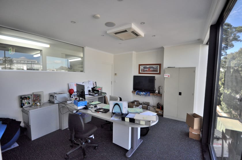 Click to view all images 7 Monro Avenue Kirrawee NSW 2232 - Image 3