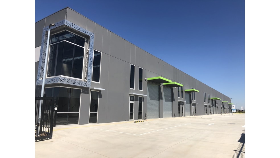 Click to view all images 2/1 Network Drive Truganina VIC 3029 - Image 1