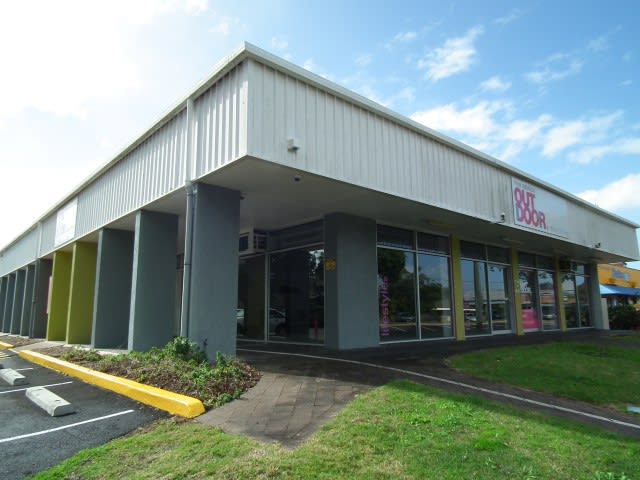 Click to view all images 132 Freshwater St Torquay QLD 4655 - Image 1