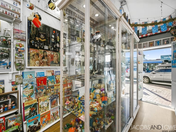 Click to view all images 2/77 Main Street Mornington VIC 3931 - Image 3