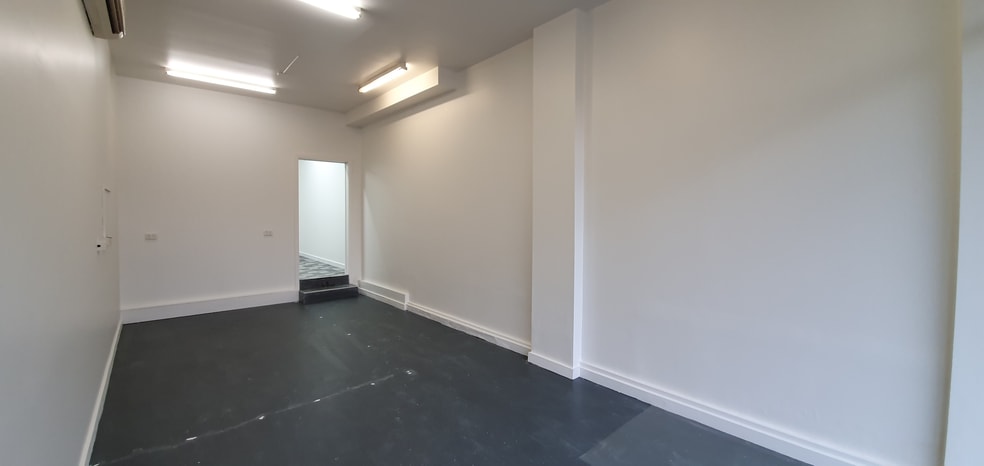Click to view all images 317 Neerim Road Carnegie VIC 3163 - Image 3