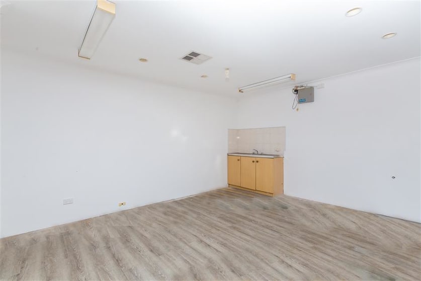 Click to view all images 4/86 Vellgrove Avenue Parkwood WA 6147 - Image 2
