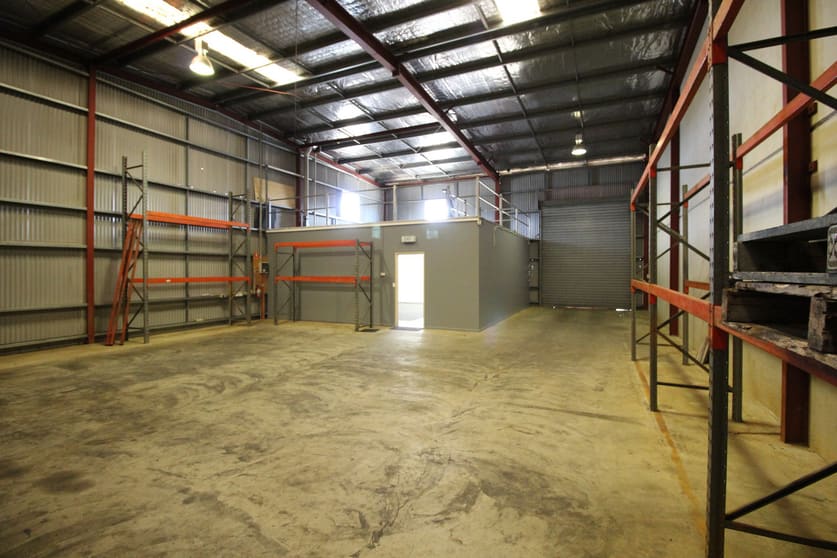 Click to view all images 1/11-12 Molloy Street Torrington QLD 4350 - Image 1