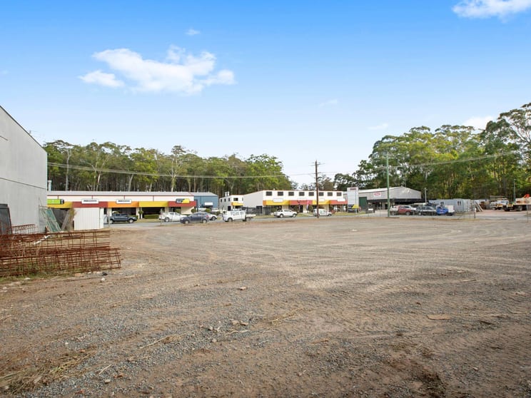 Click to view all images 22 Merrigal Road Port Macquarie NSW 2444 - Image 3