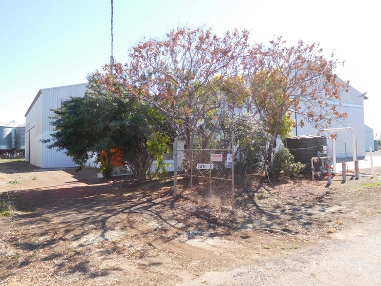 Click to view all images 2 & 4 Trade Court Dalby QLD 4405 - Image 2