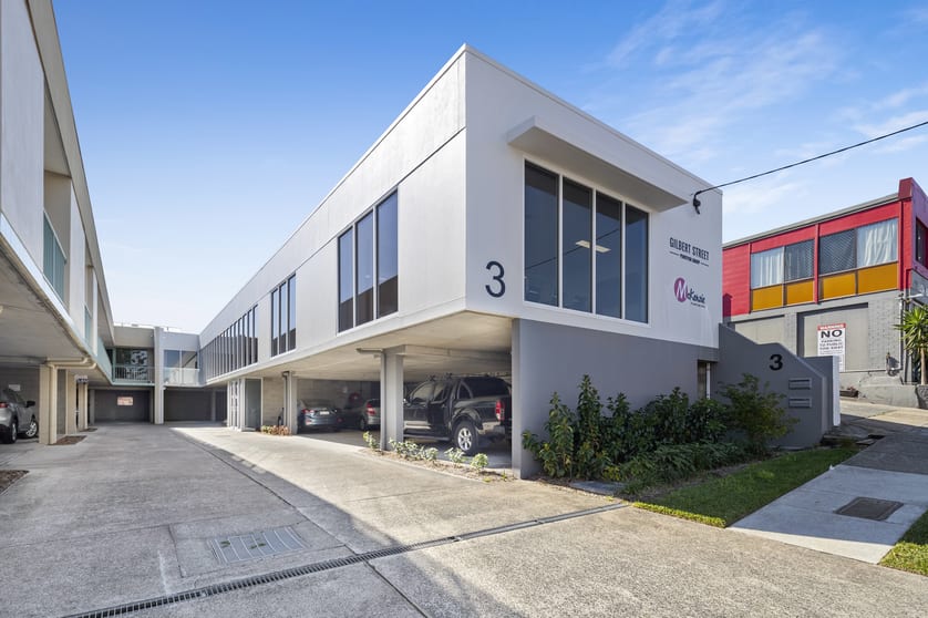 Click to view all images 3 Glenelg Avenue Mermaid Beach QLD 4218 - Image 3