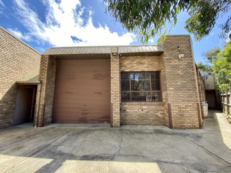 Click to view all images Unit 2, 121 Highbury Road Burwood VIC 3125 - Image 1