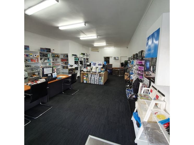 Click to view all images 10 YOUNG STREET Frankston VIC 3199 - Image 3