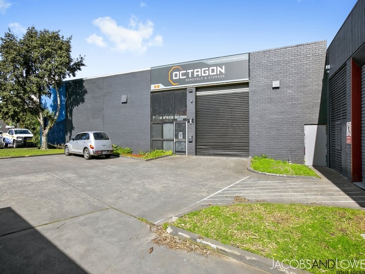 Click to view all images 3/72 Yuilles Road Mornington VIC 3931 - Image 1