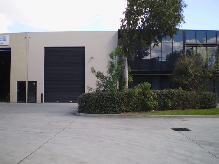 Click to view all images 2/2 Railway Avenue Oakleigh VIC 3166 - Image 1