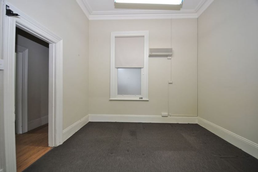 Click to view all images 10 Garsed Street Bendigo VIC 3550 - Image 3