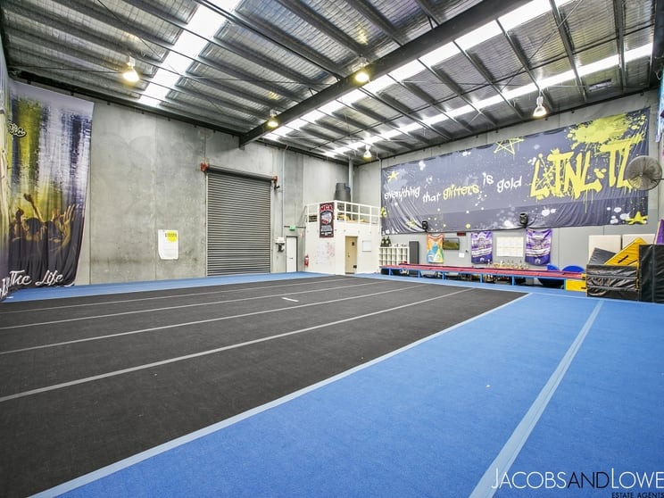 Click to view all images 15 Virginia Street Mornington VIC 3931 - Image 3