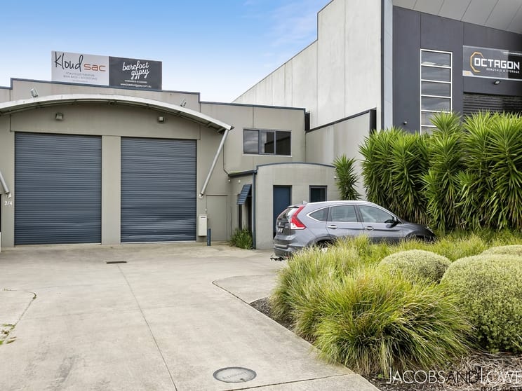Click to view all images 1/4 Carbine Way Mornington VIC 3931 - Image 1