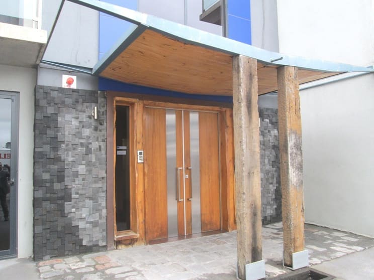 Click to view all images 4/2 Kent Place South Melbourne VIC 3205 - Image 2