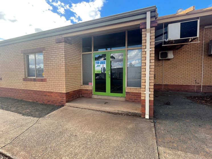 Click to view all images Unit 2 / 82 Brookman Street Kalgoorlie WA 6430 - Image 2