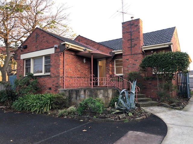 Click to view all images 1 Mereweather Avenue Frankston VIC 3199 - Image 1