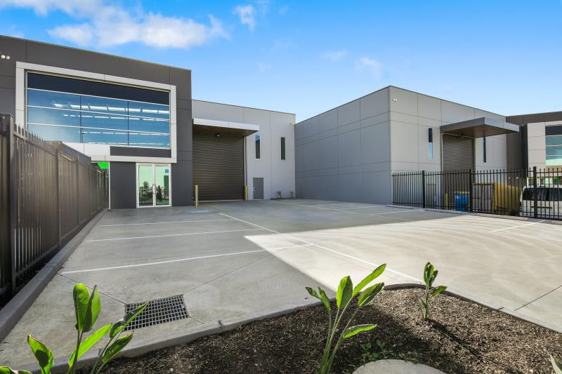 Click to view all images Unit 2/15 Corporate Terrace Pakenham VIC 3810 - Image 1