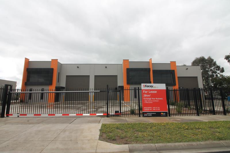 Click to view all images 21 Exchange Drive Pakenham VIC 3810 - Image 3