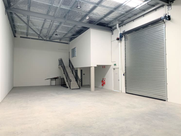 Click to view all images 8 Jullian Close Botany NSW 2019 - Image 2