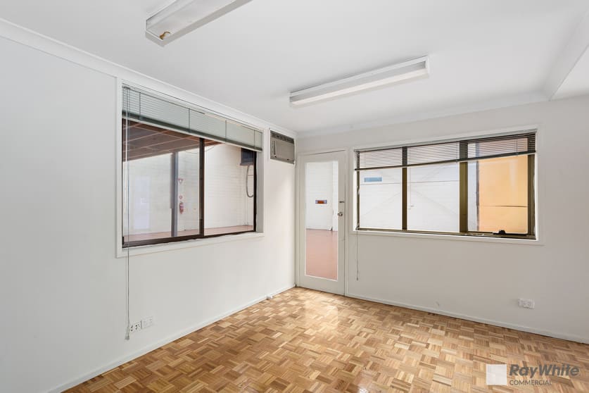 Click to view all images 5/10 Eskay Road Oakleigh South VIC 3167 - Image 3