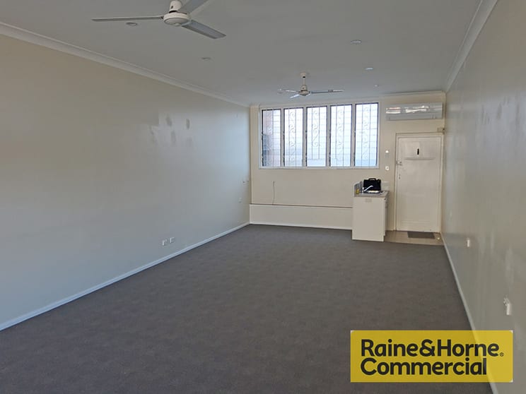 Click to view all images 822 Gympie Road Chermside QLD 4032 - Image 3