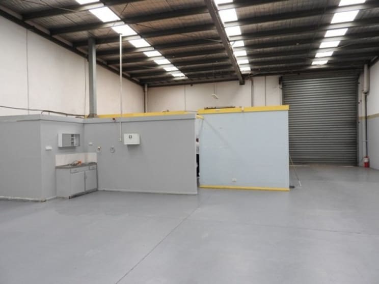 Click to view all images 5/67 Industrial Drive Braeside VIC 3195 - Image 3